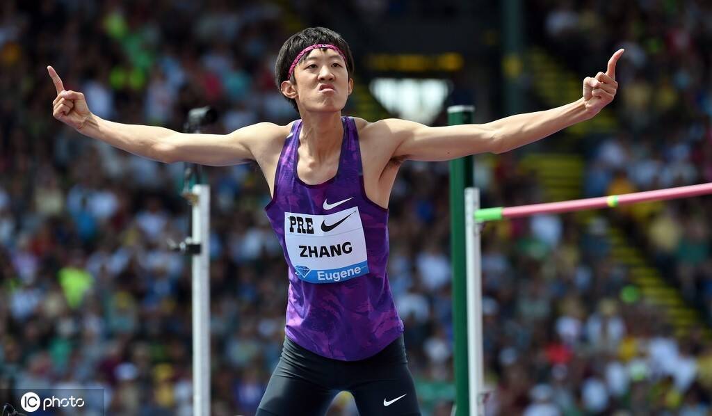 "白鹤亮翅"告别赛场 回顾张国伟花式庆祝