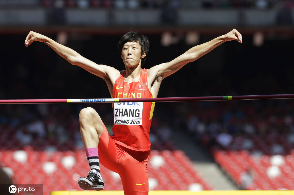 "白鹤亮翅"告别赛场 回顾张国伟花式庆祝