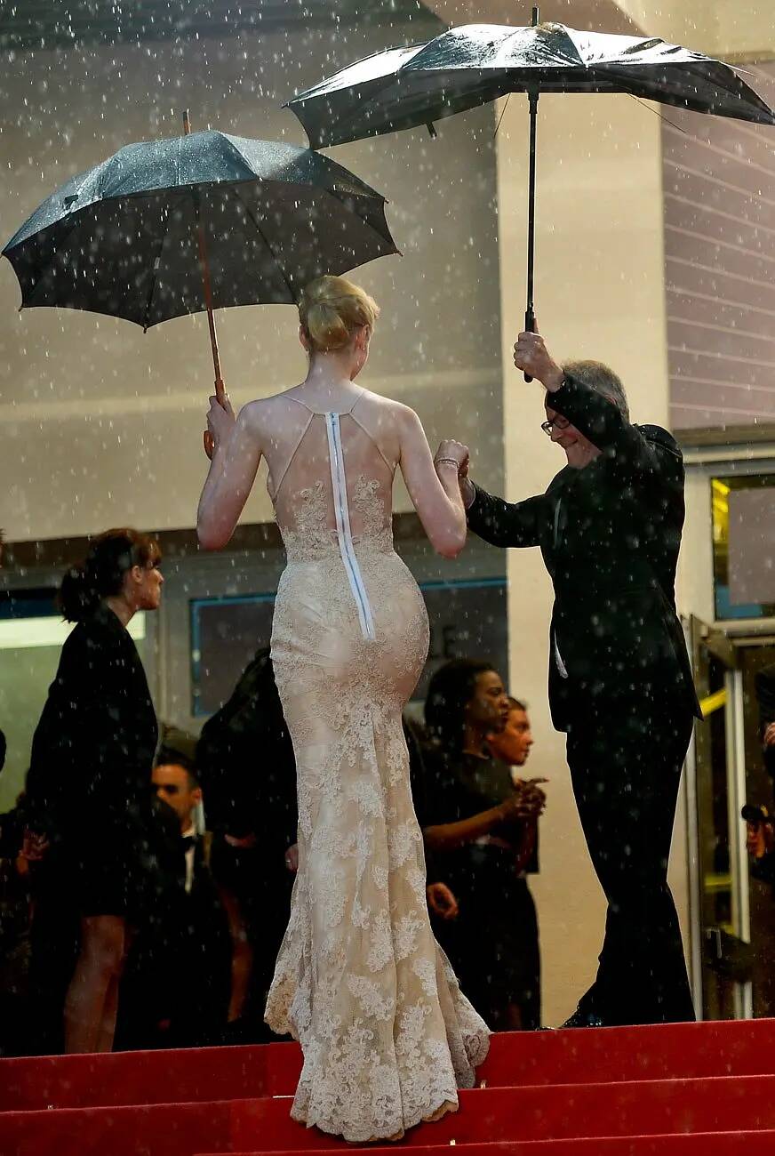 信条》里的女主角,"高妹"伊丽莎白·德比齐(elizabeth debicki)因身高