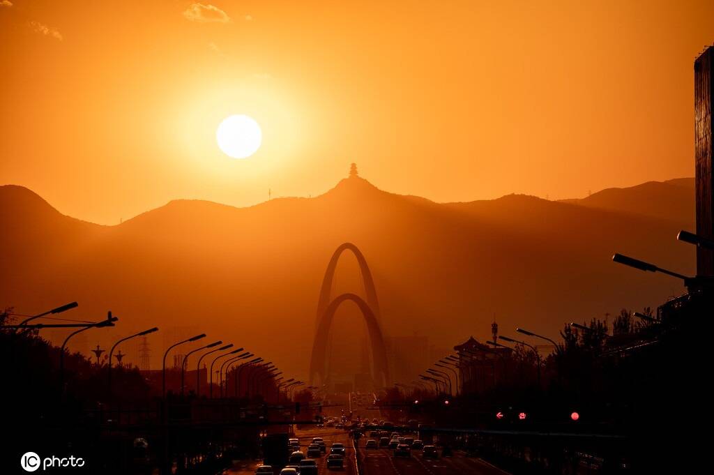 秋分即临 实拍北京"悬日"奇观,惊艳视觉!