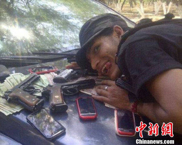 毒贩为招新成员网上炫富