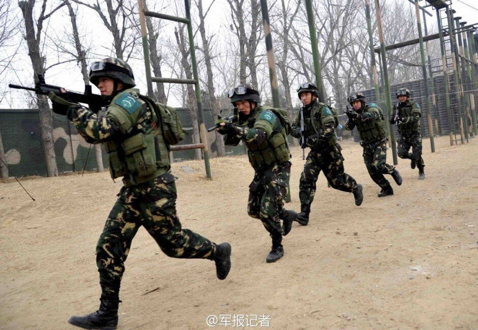 中国特种部队配模块化单兵装具 时髦不输美军