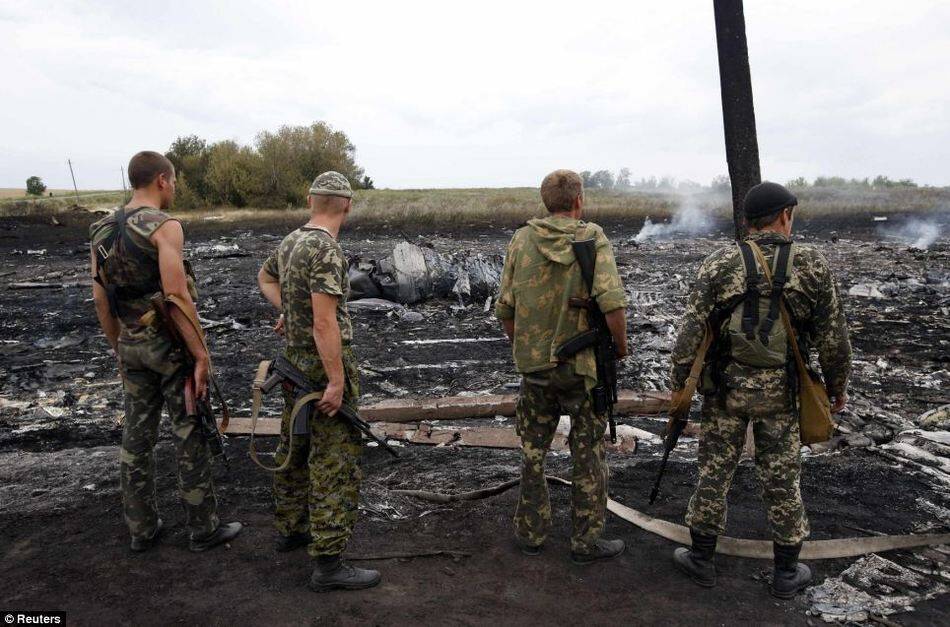 直击:马航mh17航班乌克兰遭击落 近300人死亡