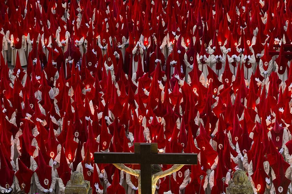 1/21 在复活节来临前,世界各地的基督徒们以不同的方式开始了"圣周"