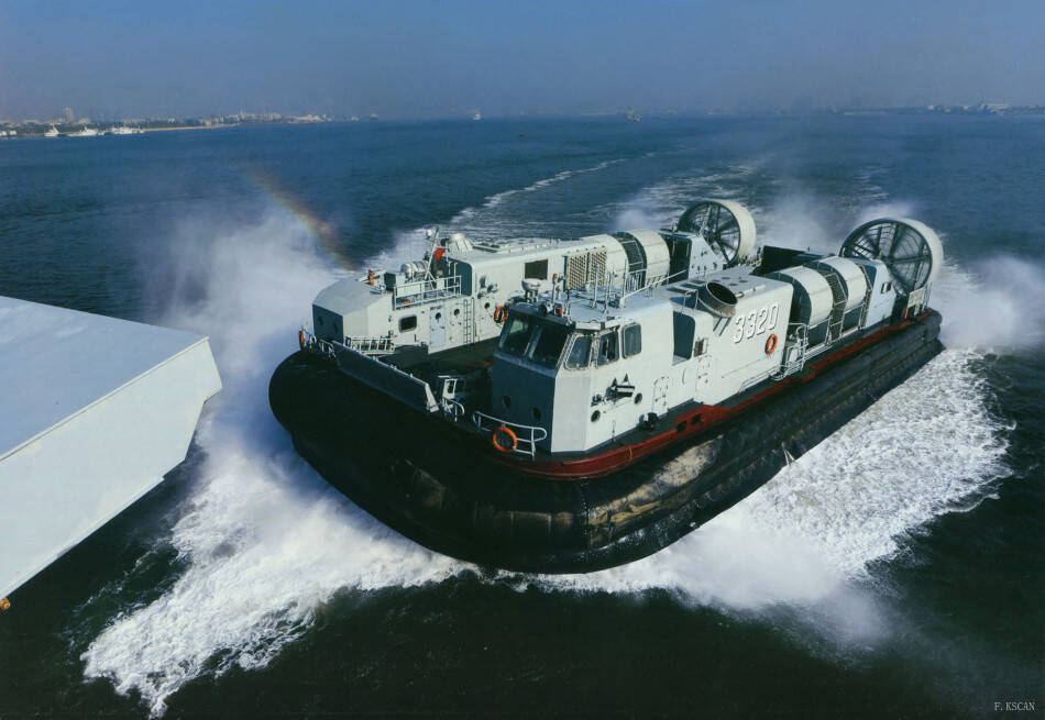 091核潜艇远海归来涂装斑驳 中国海军远航成常态