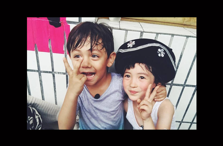 甜出新高度!诺一紧搂夏天亲密拍照