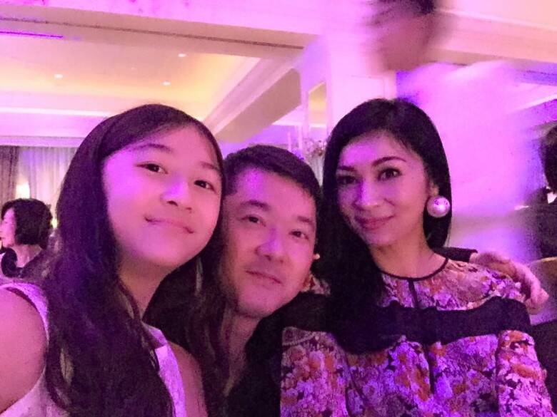 杨受成48岁大儿子办喜酒娶亲 模特女友穿旗袍美艳十足_手机凤凰网