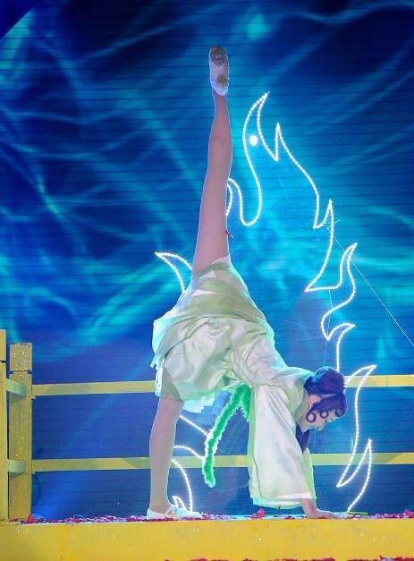 1/6 近日王皓娇妻闫博雅参加综艺《我不是明星》,凭借自己精彩的舞蹈