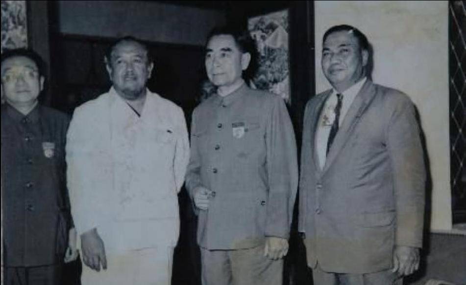 老照片：周恩来在万隆会议_手机凤凰网