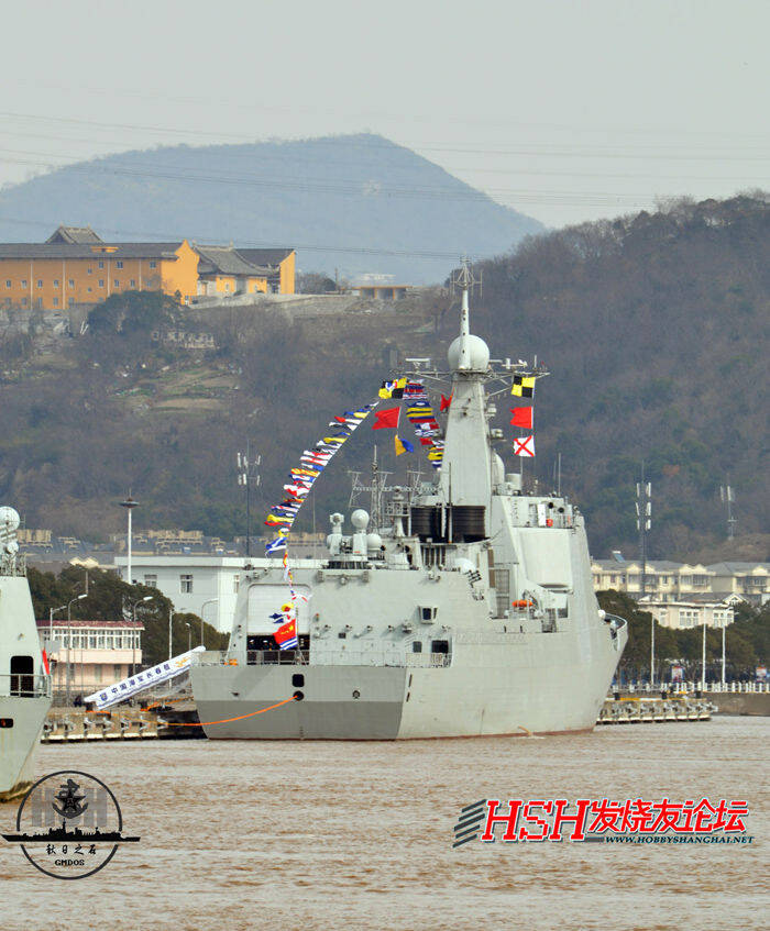 1/14 2013年10月27日,海軍濟南號導彈驅逐艦在東海艦隊某軍港和上海