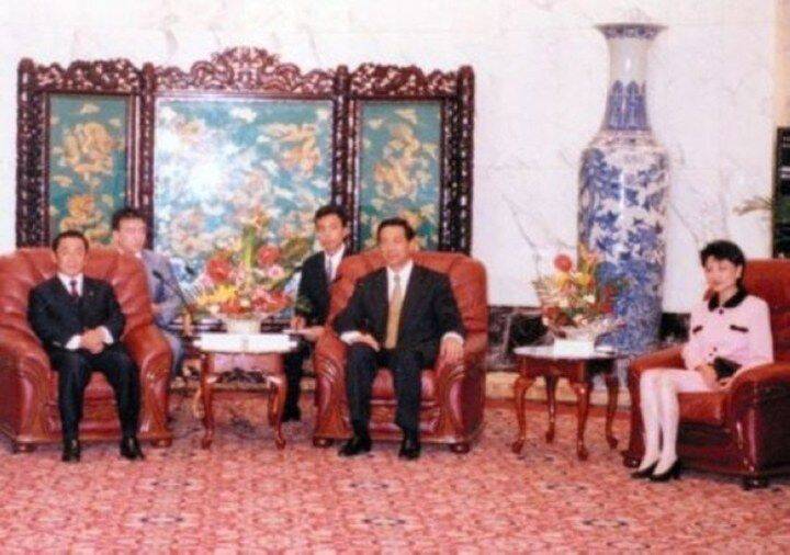图说薄熙来的两任妻子:谷开来与薄熙来成为罪犯_手机凤凰网