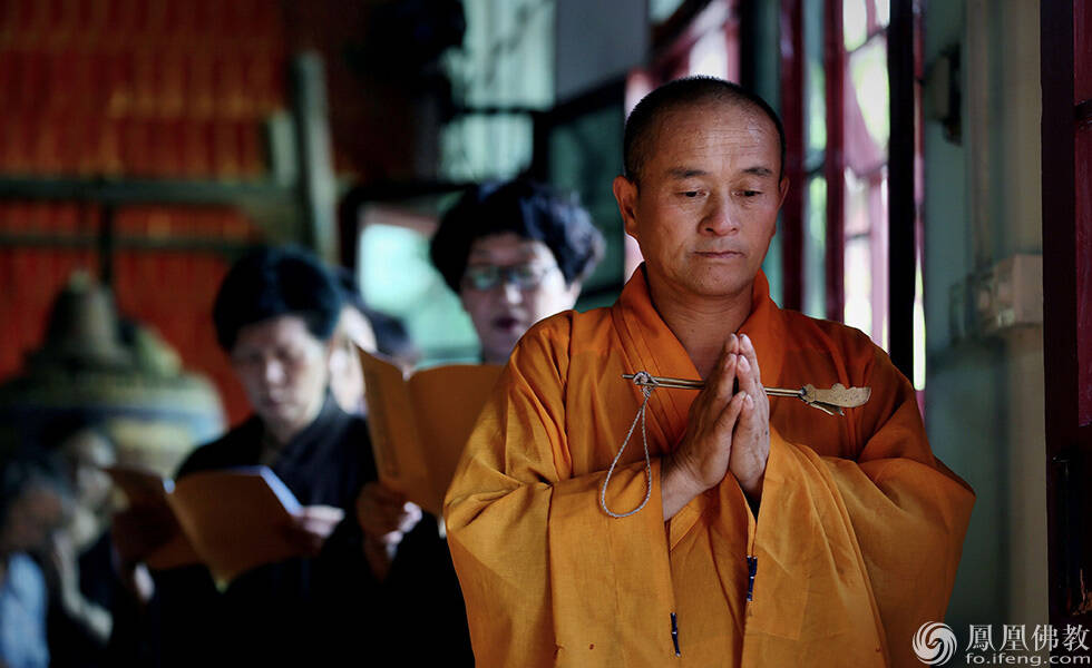 安庆福慧寺僧众诵经回报父母恩