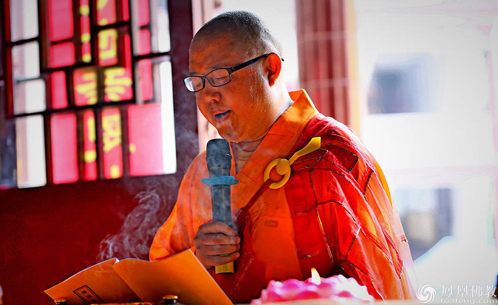 安庆福慧寺僧众诵经回报父母恩