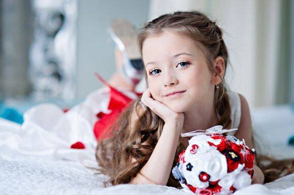 1/41 俄罗斯萝莉童模安吉丽娜(angelina kurkina)发出一组写真,照片