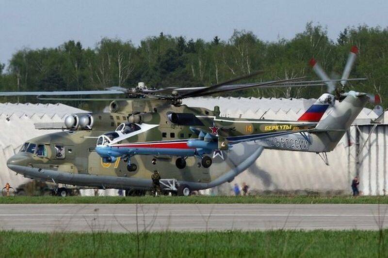 俄军米-26直升机轻松吊起米格-29战机 运力强大