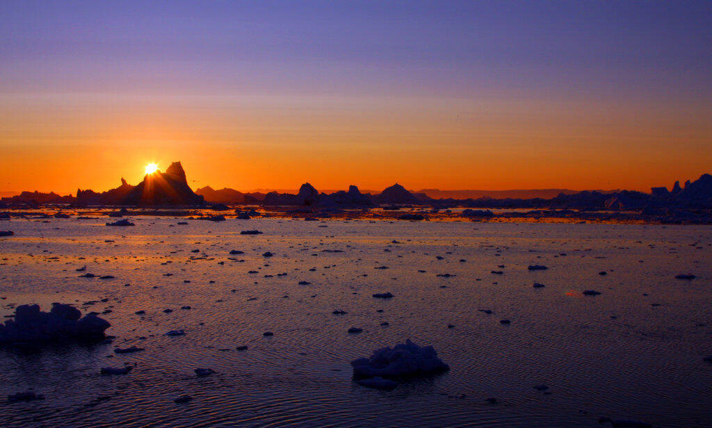 格陵蘭島冰灣夕陽美景