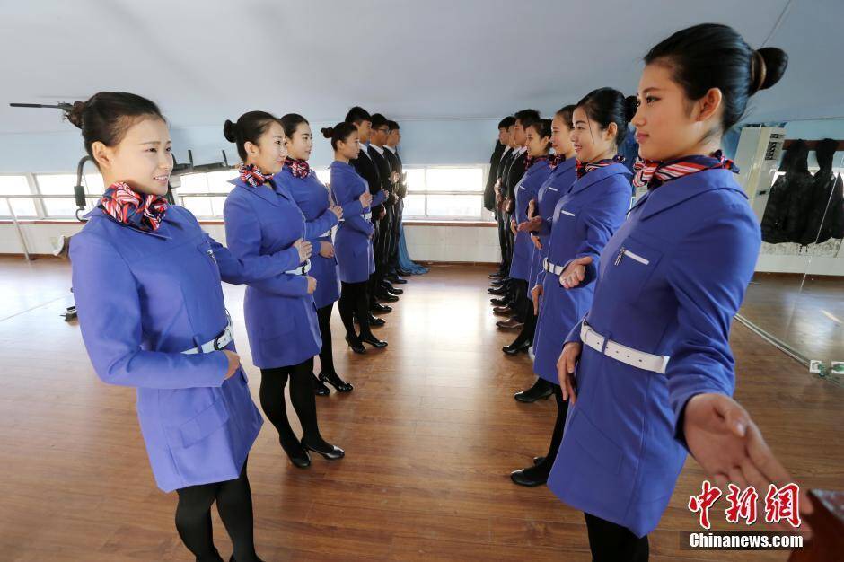 高三女生清凉上阵备战艺考