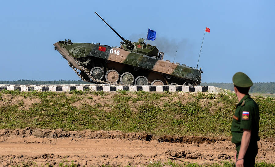 解放军86a战车赴俄参赛获亚军 首发中靶被判脱靶