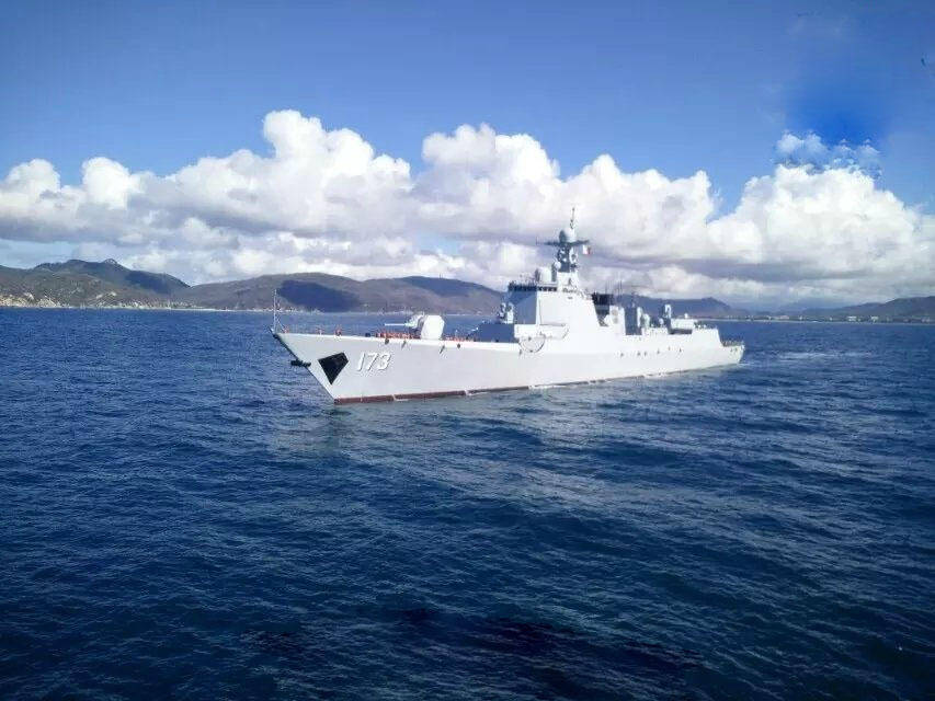 偶遇解放军第二艘052d:173号长沙舰帅气出海
