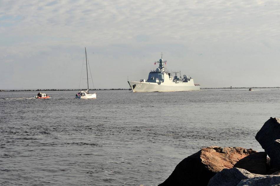 中國海軍艦隊開進美國軍港 052c神盾艦打頭