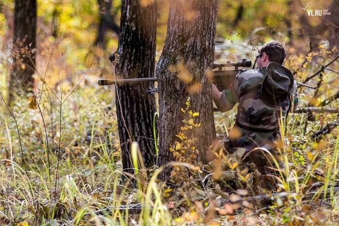 毛子玩真人cs游戏 装备堪比正规军