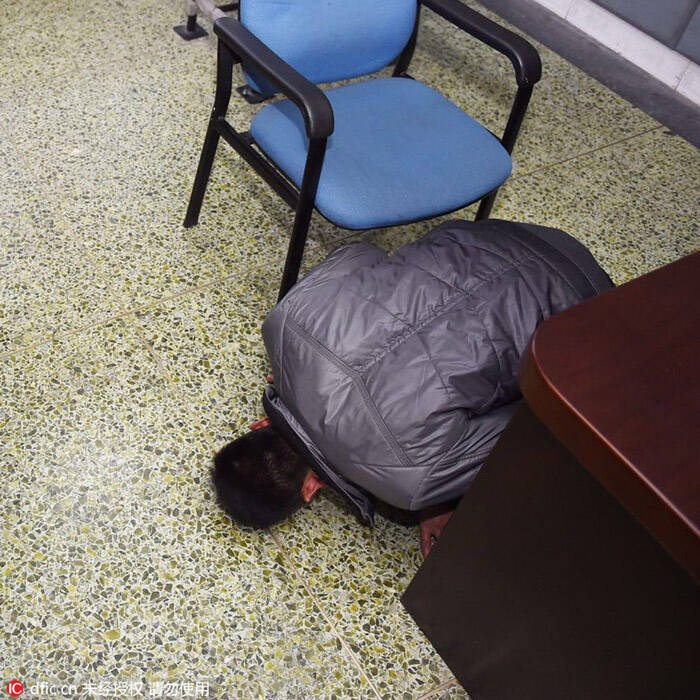 1/5"对不起,我宁愿死的是我"据成都商报报道,2016年2月25日上午,四川