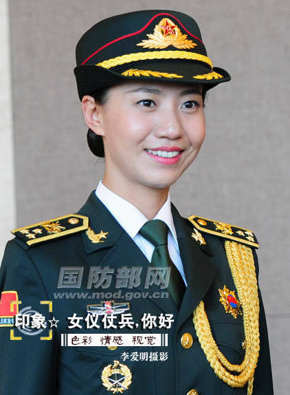 军方公开女仪仗兵写真照