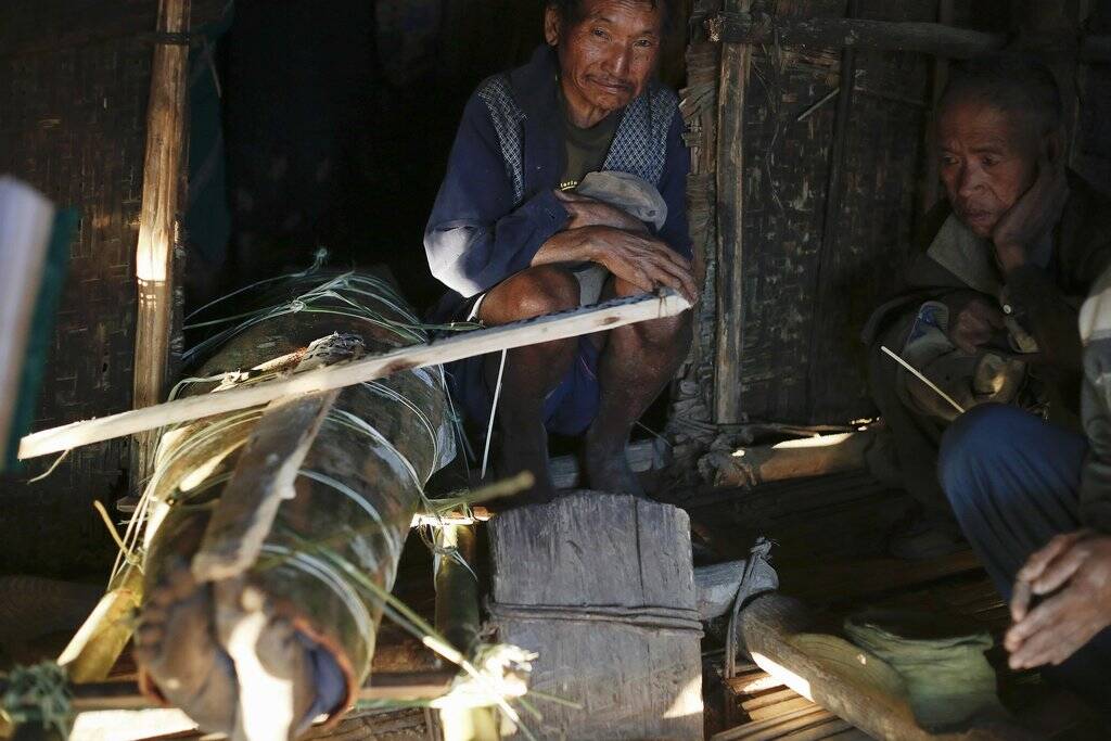 1/19 在缅甸西北部与印度接壤地带的山区,生活着那加族人,这个部落在