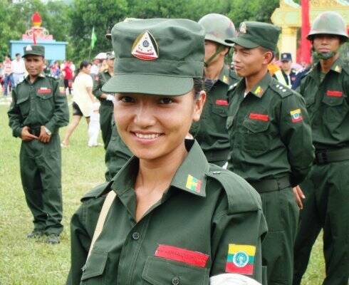 缅甸果敢同盟军女兵大量真实照片曝光