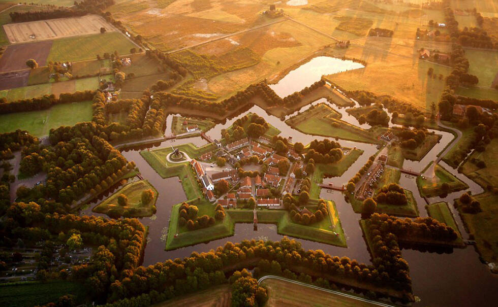 多轴飞行器和照相机环球旅行,以鸟瞰的视角拍下了一些全球著名的风景