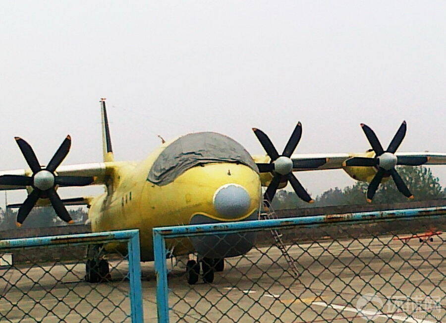 1/15 近日,国产新型的"高新6号"反潜巡逻机再次露面,该机尾部的"长