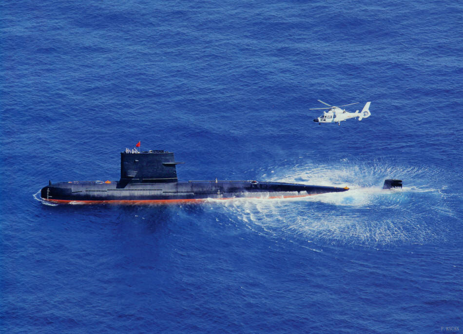 091核潜艇远海归来涂装斑驳 中国海军远航成常态