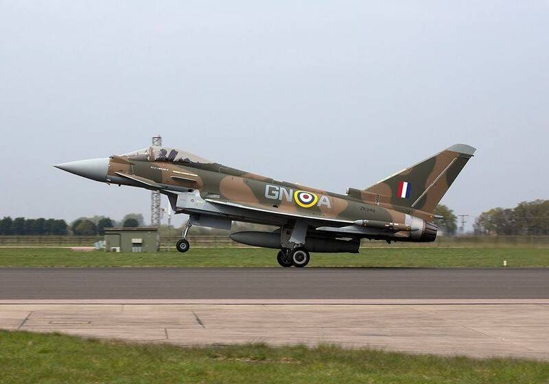 英国台风战机二战涂装纪念不列颠空战 喷火伴飞