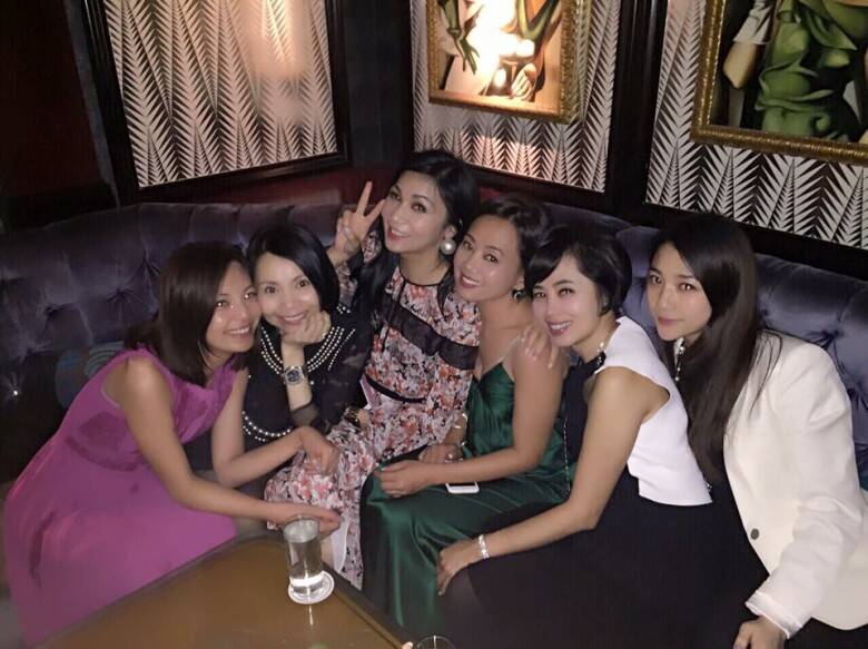 杨受成48岁大儿子办喜酒娶亲 模特女友穿旗袍美艳十足_手机凤凰网