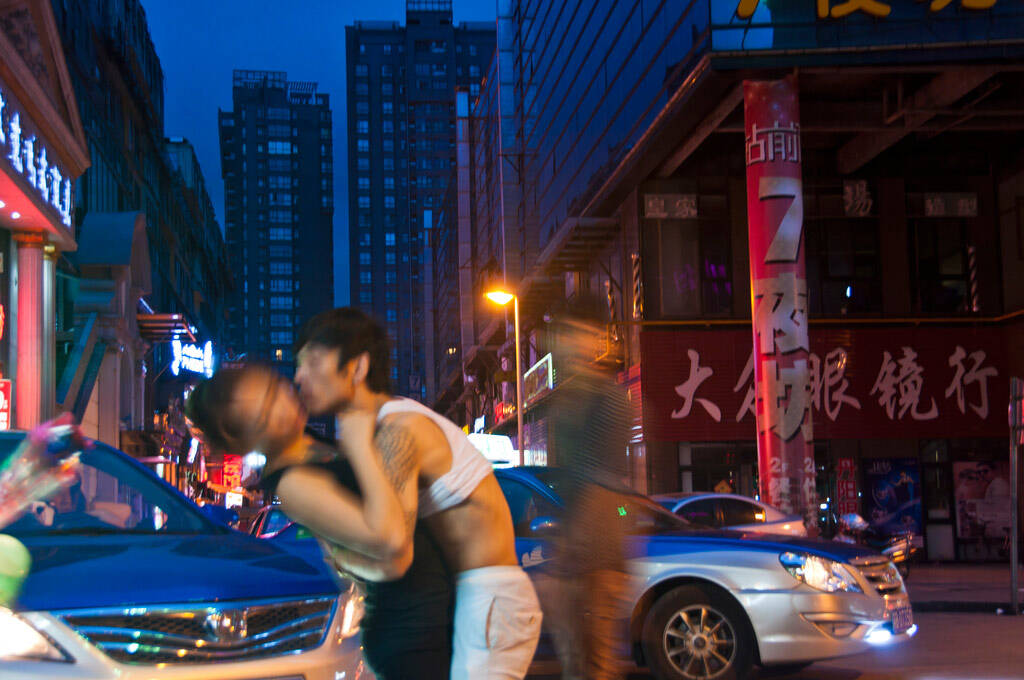 酒吧街男女的"夜生活"