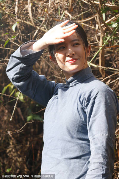 刘亦菲粗衣麻布扮村姑 灰头土脸依旧清纯