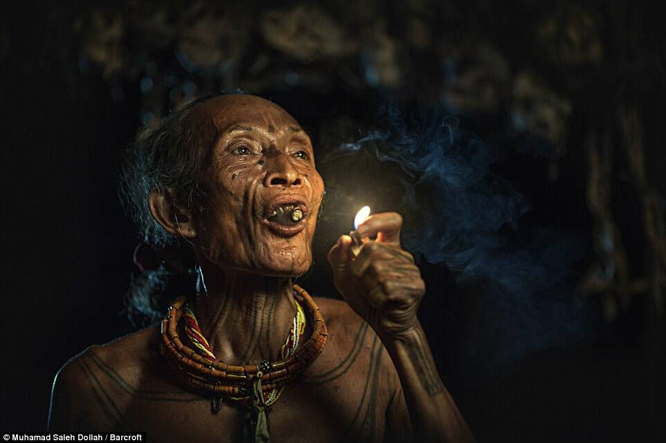 1/22 在印度尼西亚苏门答腊岛以西的明打威群岛上,土著居民们依然延续