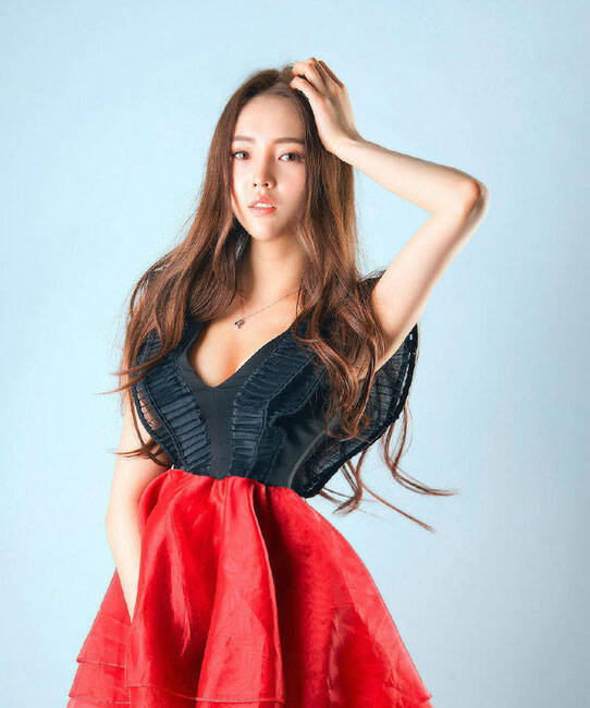 体大女神秀健身照 黄金比例身材完美