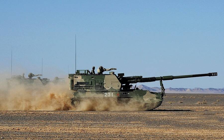 1/5 近日,网友整理了一组中国陆军所装备的plz-05式155毫米自行榴弹炮