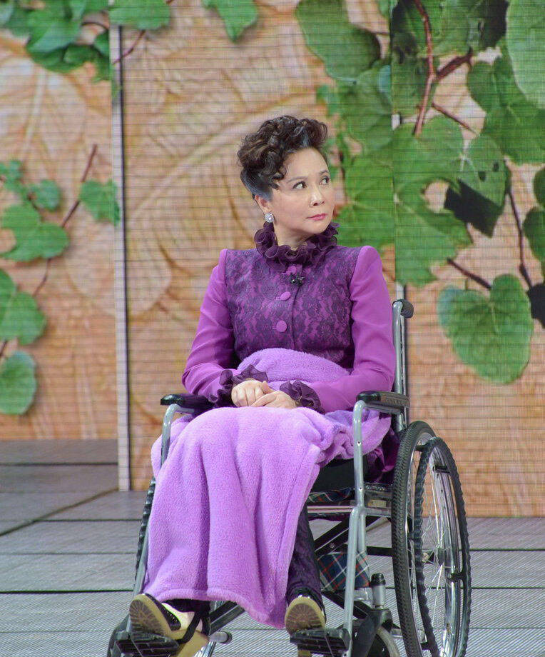 55岁蔡明深v秀事业线 这身材也是没谁了