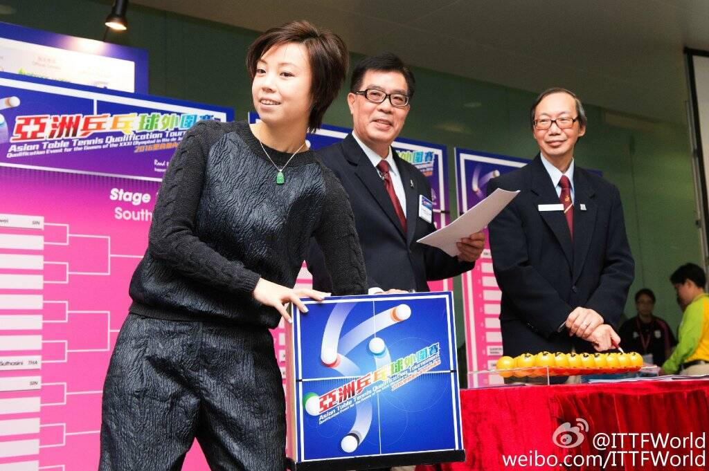 张怡宁心系国乒 带4岁女儿观看比赛