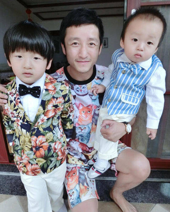 1/5 8月18日是邹市明的二公子邹明皓一岁生日,邹