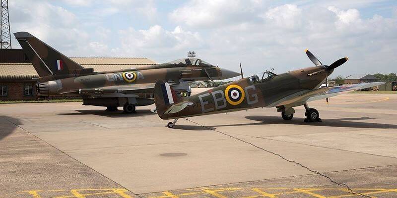 为了参加此次活动,英国皇家空军第29中队将台风战斗机刷上了二战纪念