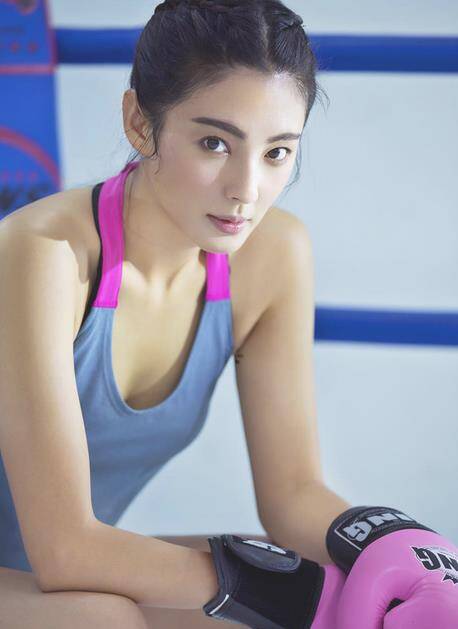 张雨绮拳击写真 粉拳出击美艳十足