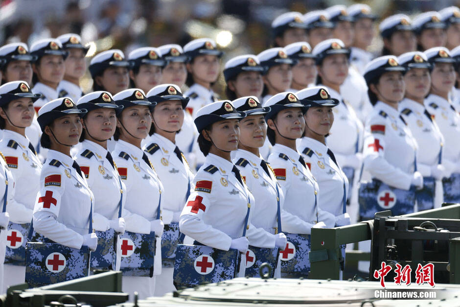 阅兵式上的女兵