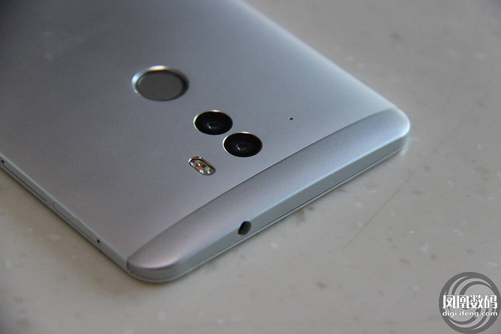 奇酷手机旗舰版图赏:后置双摄像头 指纹识别