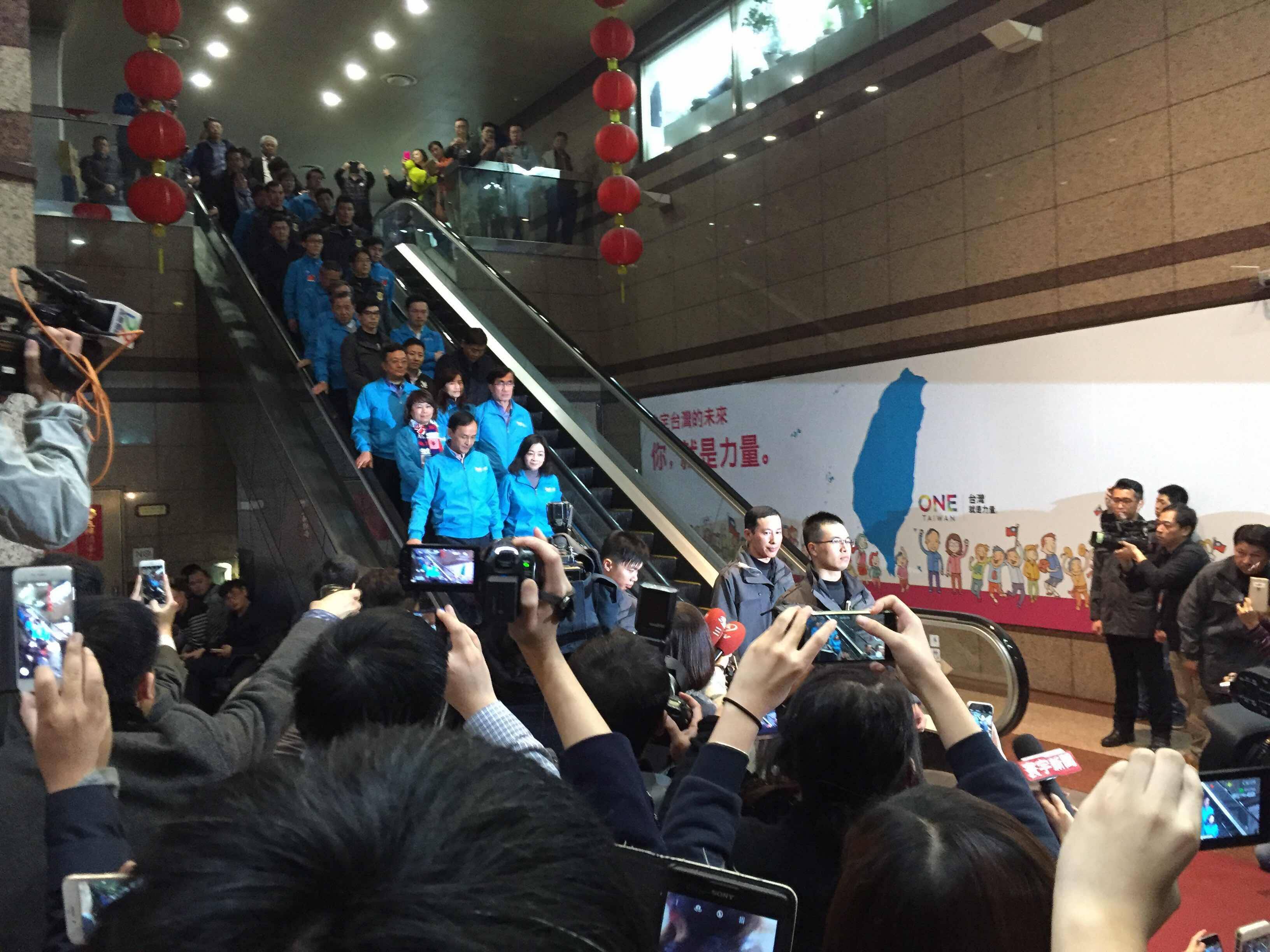 台湾2024大选 蓝白合展开首次政党协商_凤凰网视频_凤凰网