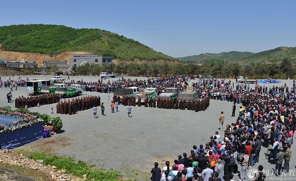 两天一夜:全程记录大悲寺万人拜忏数千人皈依