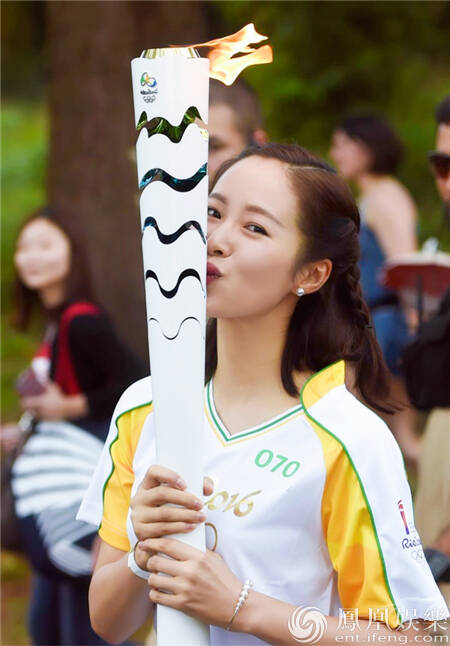 奥运火炬手江一燕巴西传递圣火 中国温度绽放里约_手机凤凰网