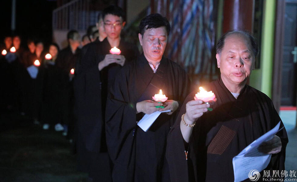 云华禅寺传灯祈福 纪念慧能大师圆寂1303周年_手机凤凰网